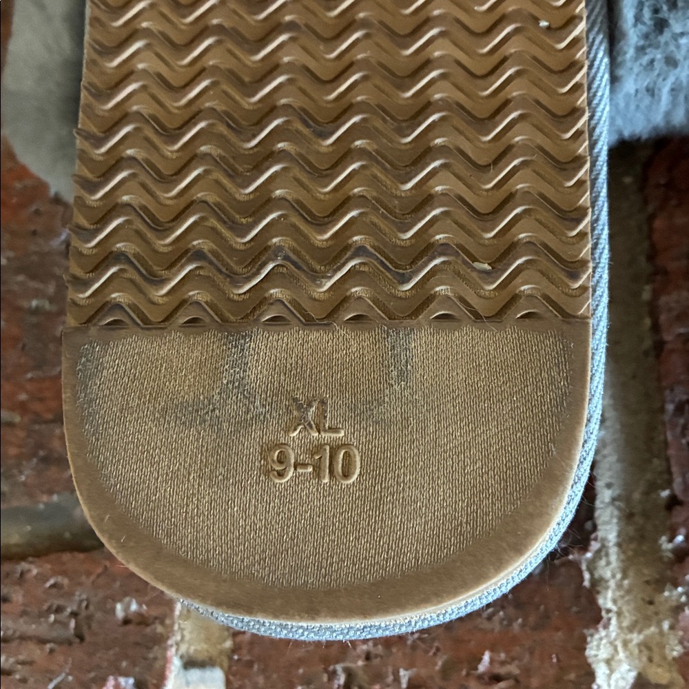 Kohl's Soft Gray Slippers - Picture 7 of 7